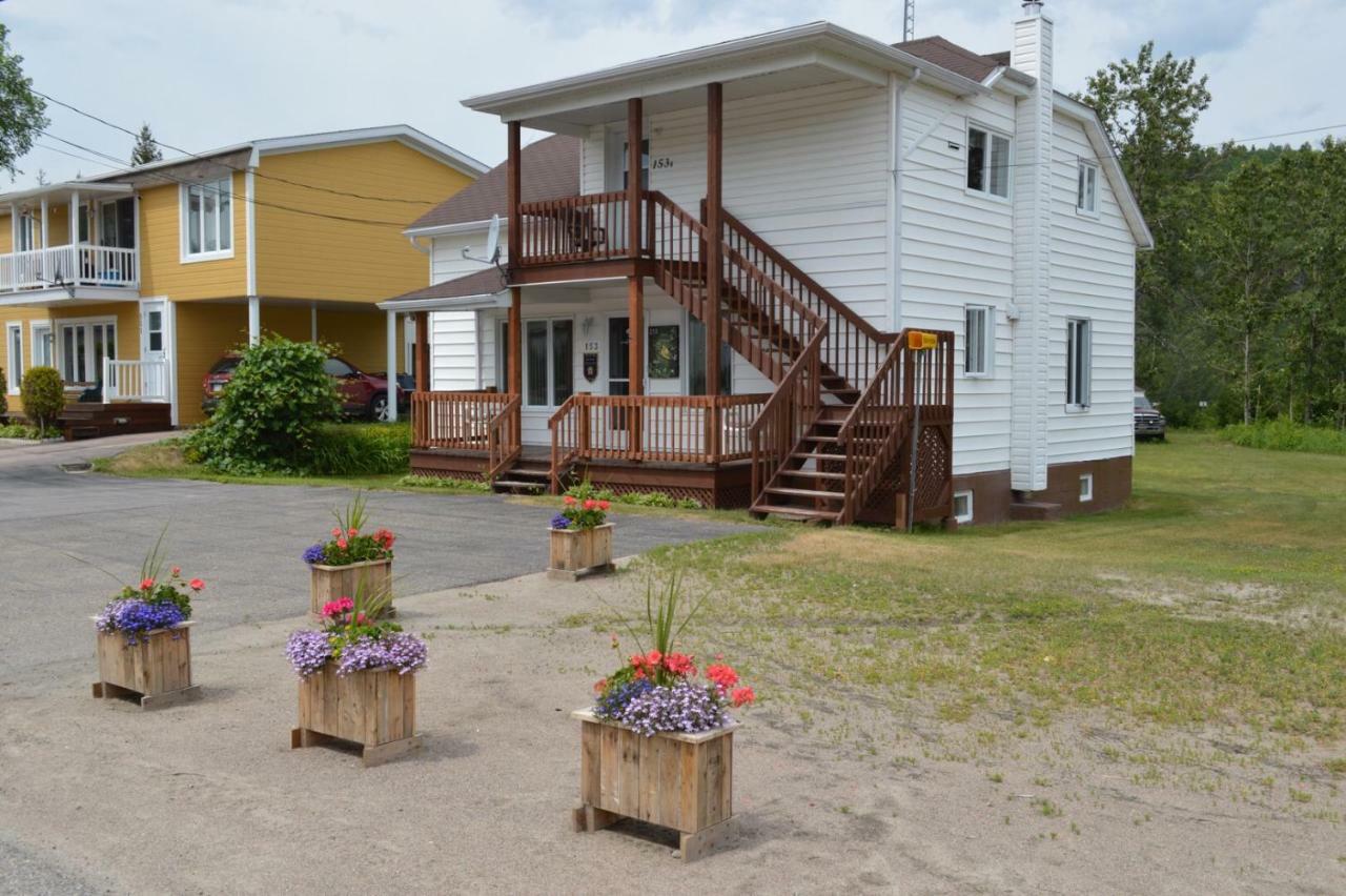 Maison L'Heritage LʼAnse-Saint-Jean Exterior foto